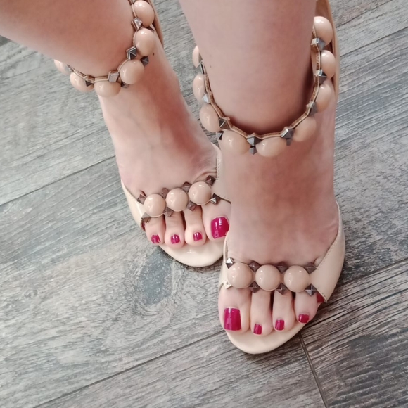 Heels - Picture 15 of 16